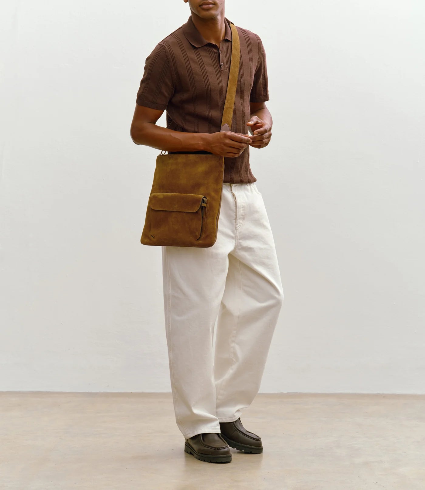 Camel Square Messenger Bag with Adjustable Wide Crossbody Strap & Outer Flap Pocket for Vintage Daily Outfits